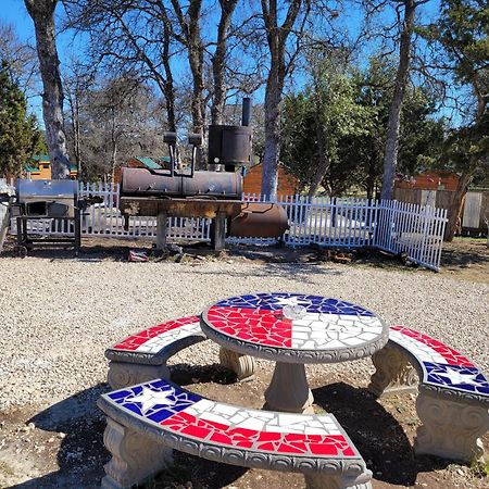 Al'S Hideaway Glamping Tents 호텔 Pipe Creek 외부 사진