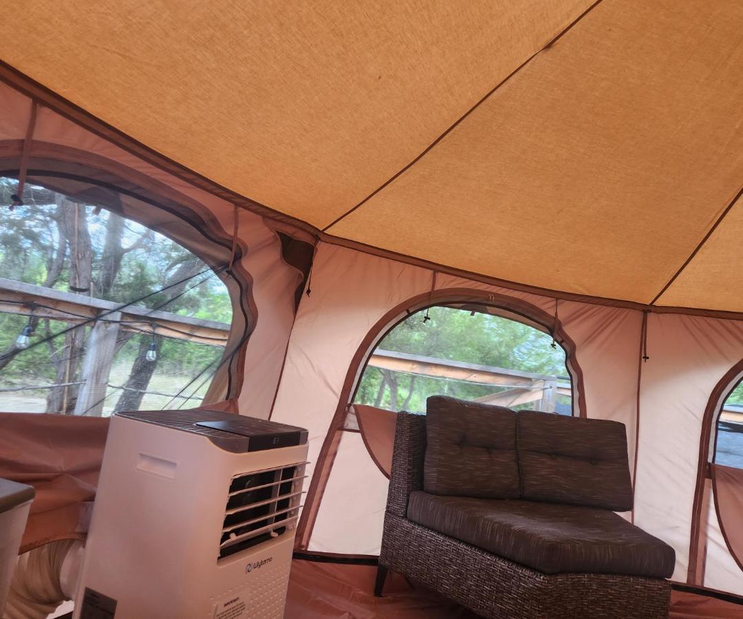 Al'S Hideaway Glamping Tents 호텔 Pipe Creek 외부 사진