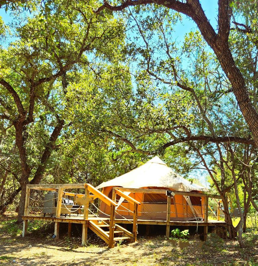 Al'S Hideaway Glamping Tents 호텔 Pipe Creek 외부 사진