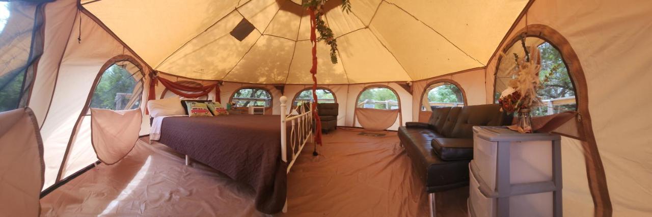 Al'S Hideaway Glamping Tents 호텔 Pipe Creek 외부 사진