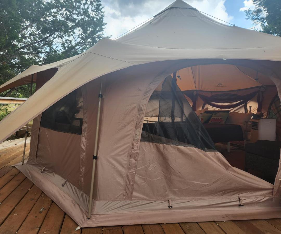 Al'S Hideaway Glamping Tents 호텔 Pipe Creek 외부 사진